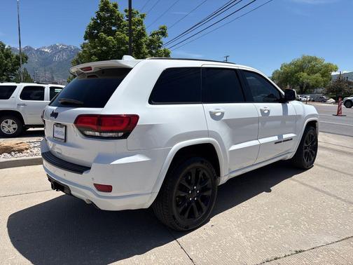 Bright White Clearcoat 2020 Jeep Grand Cherokee Altitude