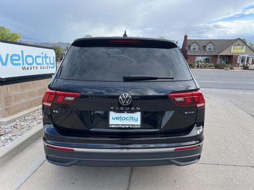 Deep Black Pearl 2022 Volkswagen Tiguan 2.0T SE 4MOTION