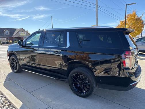 2023 Chevrolet Suburban LT