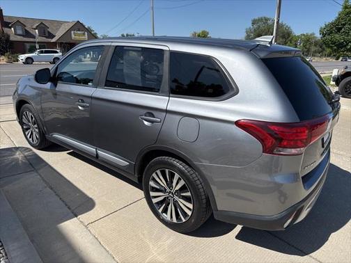 2020 Mitsubishi Outlander SE