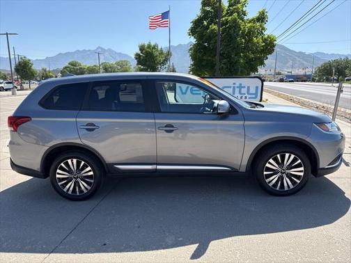 2020 Mitsubishi Outlander SE