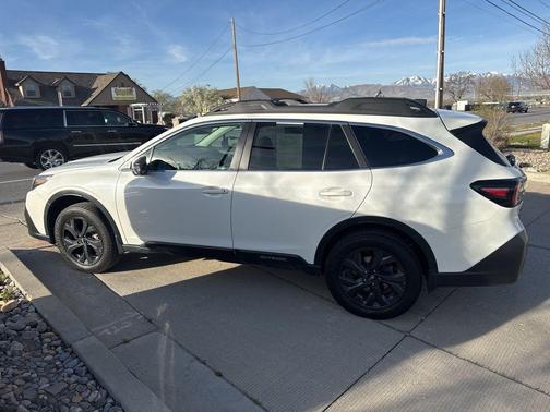 Crystal White Pearl 2022 Subaru Outback Onyx Edition XT