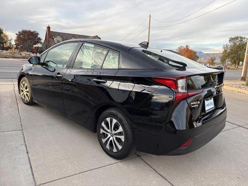 2022 Toyota Prius LE