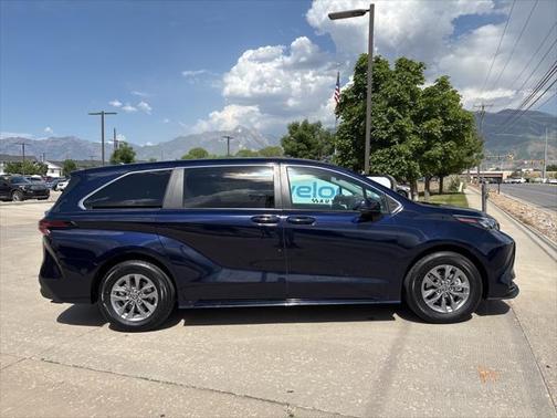 2024 Toyota Sienna LE