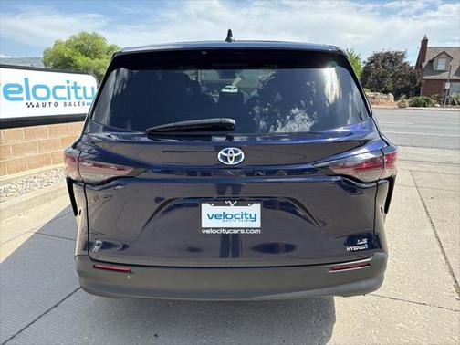 2024 Toyota Sienna LE