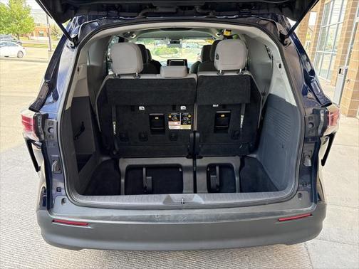 2024 Toyota Sienna LE