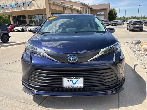 2024 Toyota Sienna LE