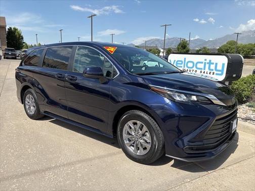 2024 Toyota Sienna LE