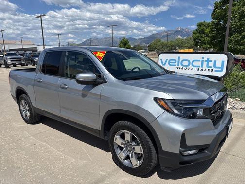 Crystal Black Pearl 2025 Honda Ridgeline RTL