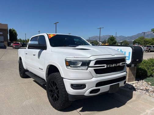 Ivory White Tri-Coat Pearlcoat 2019 RAM 1500 Laramie