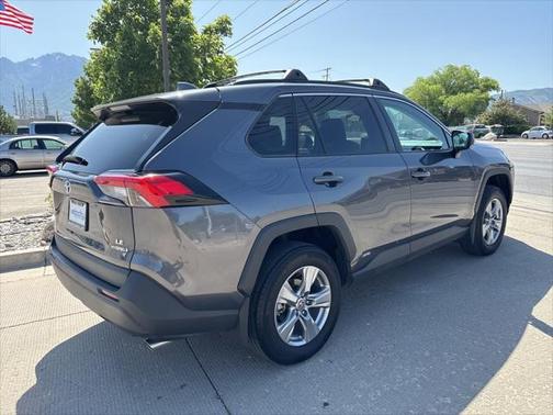 2022 Toyota RAV4 Hybrid LE