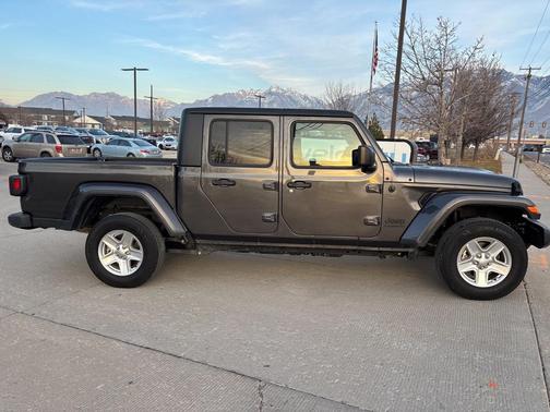 2023 Jeep Gladiator Sport S