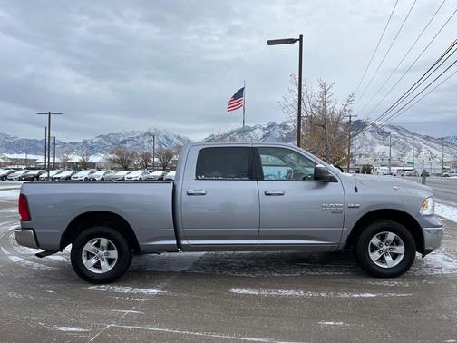 Photo 3 of 23 of 2019 RAM 1500 Classic SLT