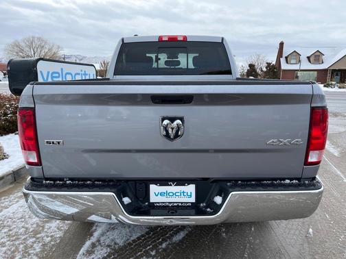 Photo 5 of 23 of 2019 RAM 1500 Classic SLT