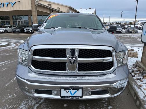 Photo 2 of 23 of 2019 RAM 1500 Classic SLT