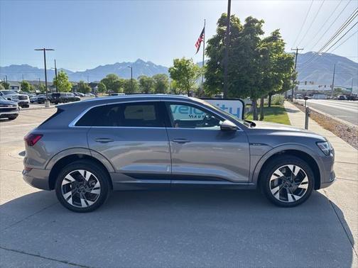 2021 Audi e-tron Premium