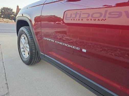 2023 Jeep Grand Cherokee Laredo