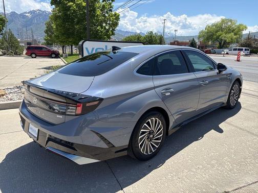 Transmission Blue 2024 Hyundai SONATA Hybrid SE