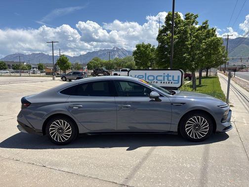 Transmission Blue 2024 Hyundai SONATA Hybrid SE