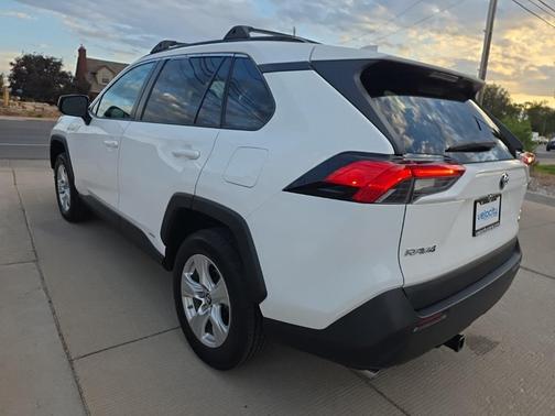 2020 Toyota RAV4 Hybrid LE