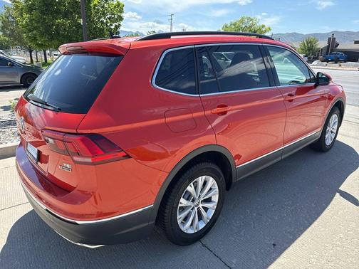 Orange Metallic 2018 Volkswagen Tiguan 2.0T SE 4MOTION