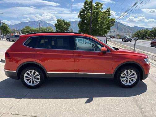 Orange Metallic 2018 Volkswagen Tiguan 2.0T SE 4MOTION
