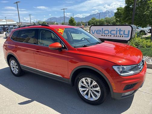 Orange Metallic 2018 Volkswagen Tiguan 2.0T SE 4MOTION
