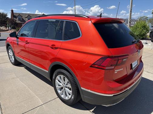 Orange Metallic 2018 Volkswagen Tiguan 2.0T SE 4MOTION