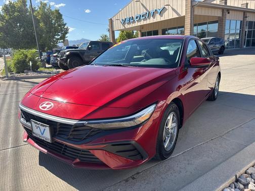 2024 Hyundai ELANTRA SE