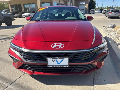 2024 Hyundai ELANTRA SE
