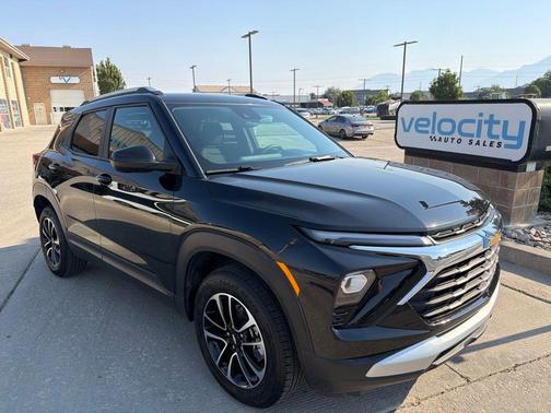 Mosaic Black Metallic 2025 Chevrolet Trailblazer LT