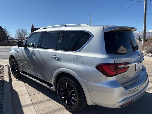 2021 INFINITI QX80 Luxe