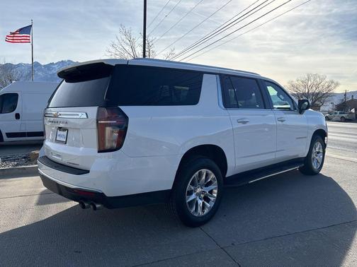 2023 Chevrolet Suburban Premier