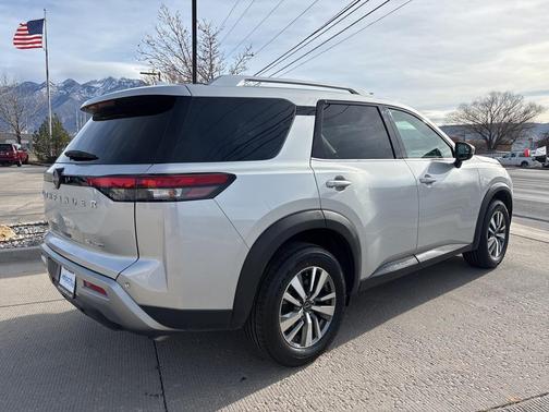 2025 Nissan Pathfinder SL 4WD