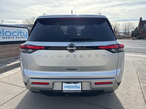 2025 Nissan Pathfinder SL 4WD
