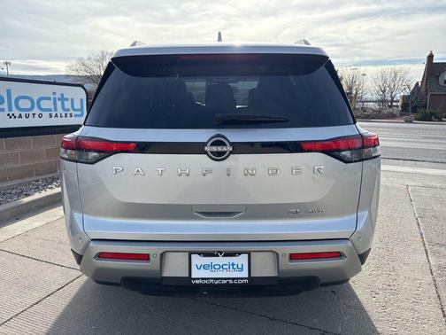 2025 Nissan Pathfinder SL 4WD