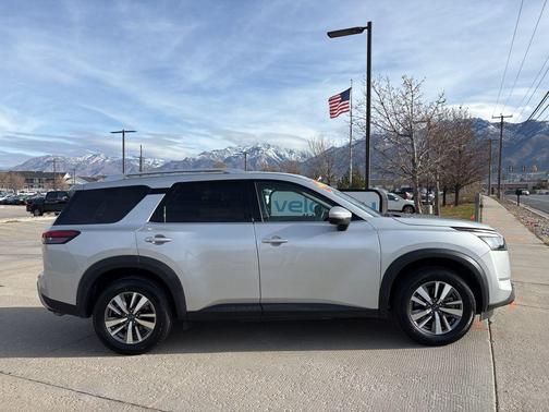 2025 Nissan Pathfinder SL 4WD