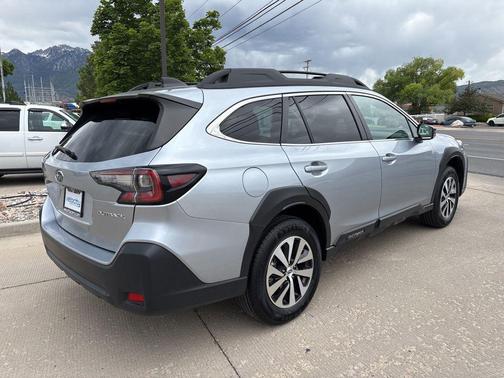 Ice Silver Metallic 2025 Subaru Outback Premium