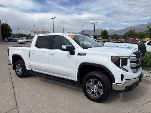 Summit White 2023 GMC Sierra 1500 SLE