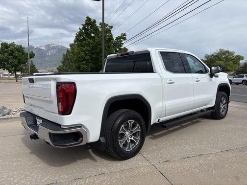 Summit White 2023 GMC Sierra 1500 SLE