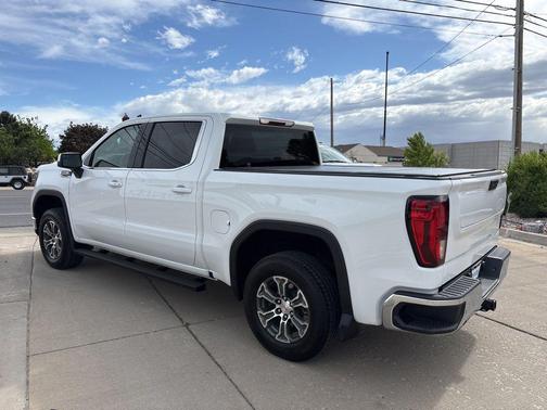 Summit White 2023 GMC Sierra 1500 SLE