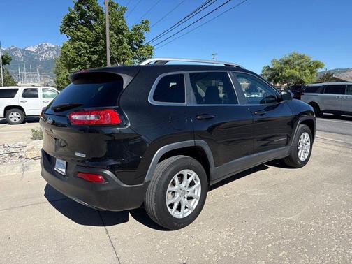 Brilliant Black Crystal Pearlcoat 2016 Jeep Cherokee Latitude