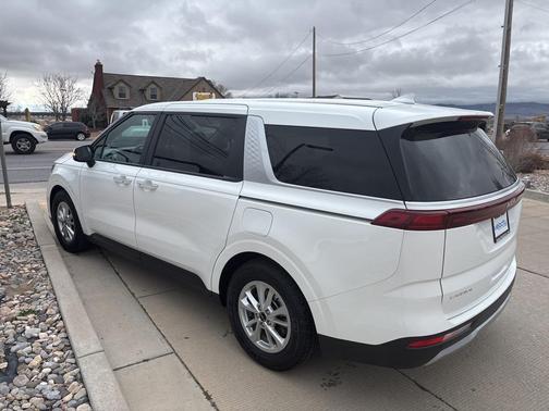 2024 Kia Carnival LX