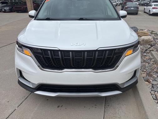 2024 Kia Carnival LX