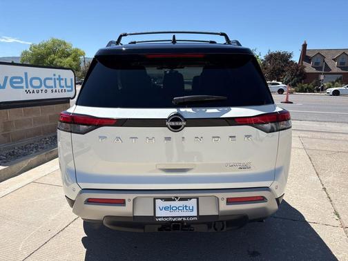 Pearl White Tricoat/Super Black 2022 Nissan Pathfinder Platinum 4WD