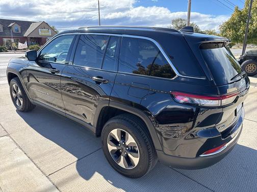 2023 Jeep Grand Cherokee 4xe Base