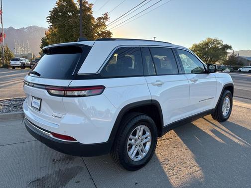 2023 Jeep Grand Cherokee Laredo