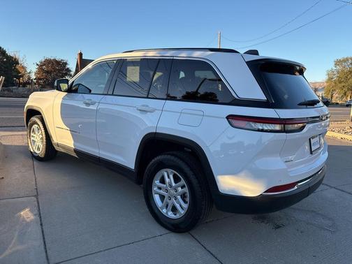 2023 Jeep Grand Cherokee Laredo