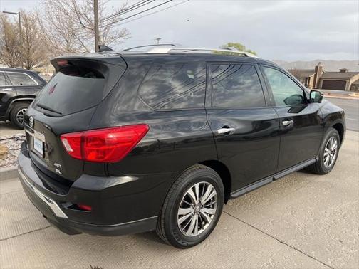2019 Nissan Pathfinder SL