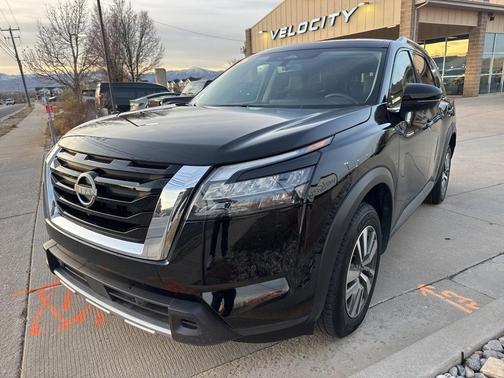 2025 Nissan Pathfinder SL 4WD